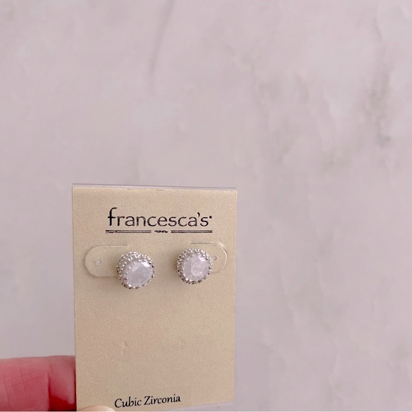 Francesca’s Stud Earrings - Picture 5 of 7